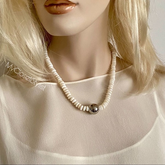 Anthropologie Sphere HEART TOGGLE Mother of Pearl Beaded Necklace mop - Picture 9 of 9